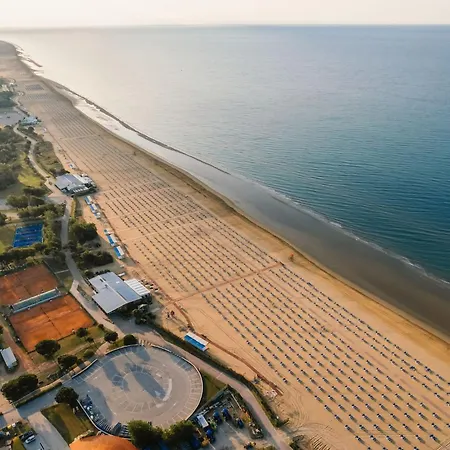 Just Steps From The Apartment Bibione